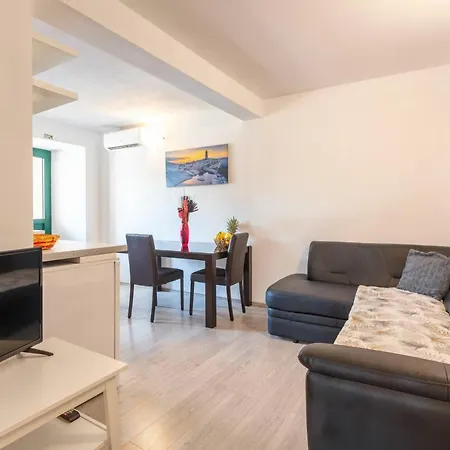 Apartment Ante