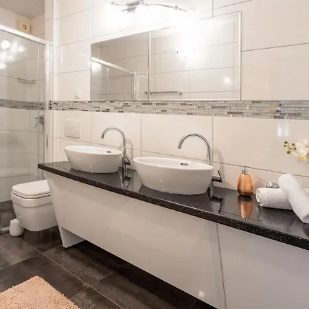 Ante דירה חוואר