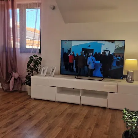 Ante Apartment *