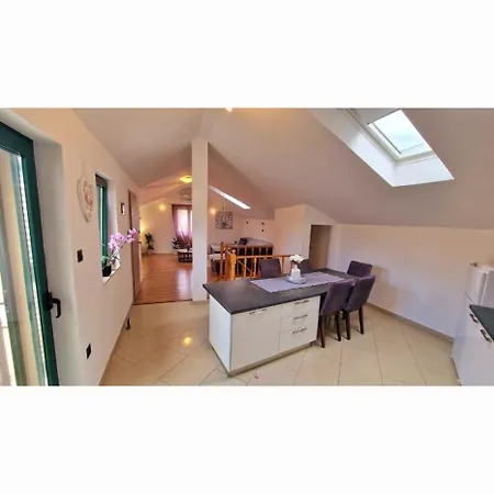 Ante Apartment *