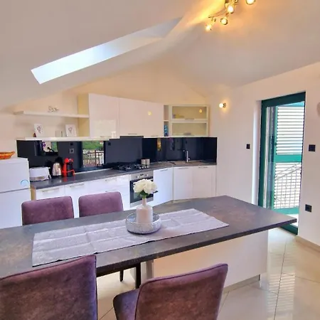 Apartment Ante *