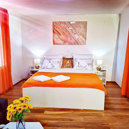 Ante Apartment *